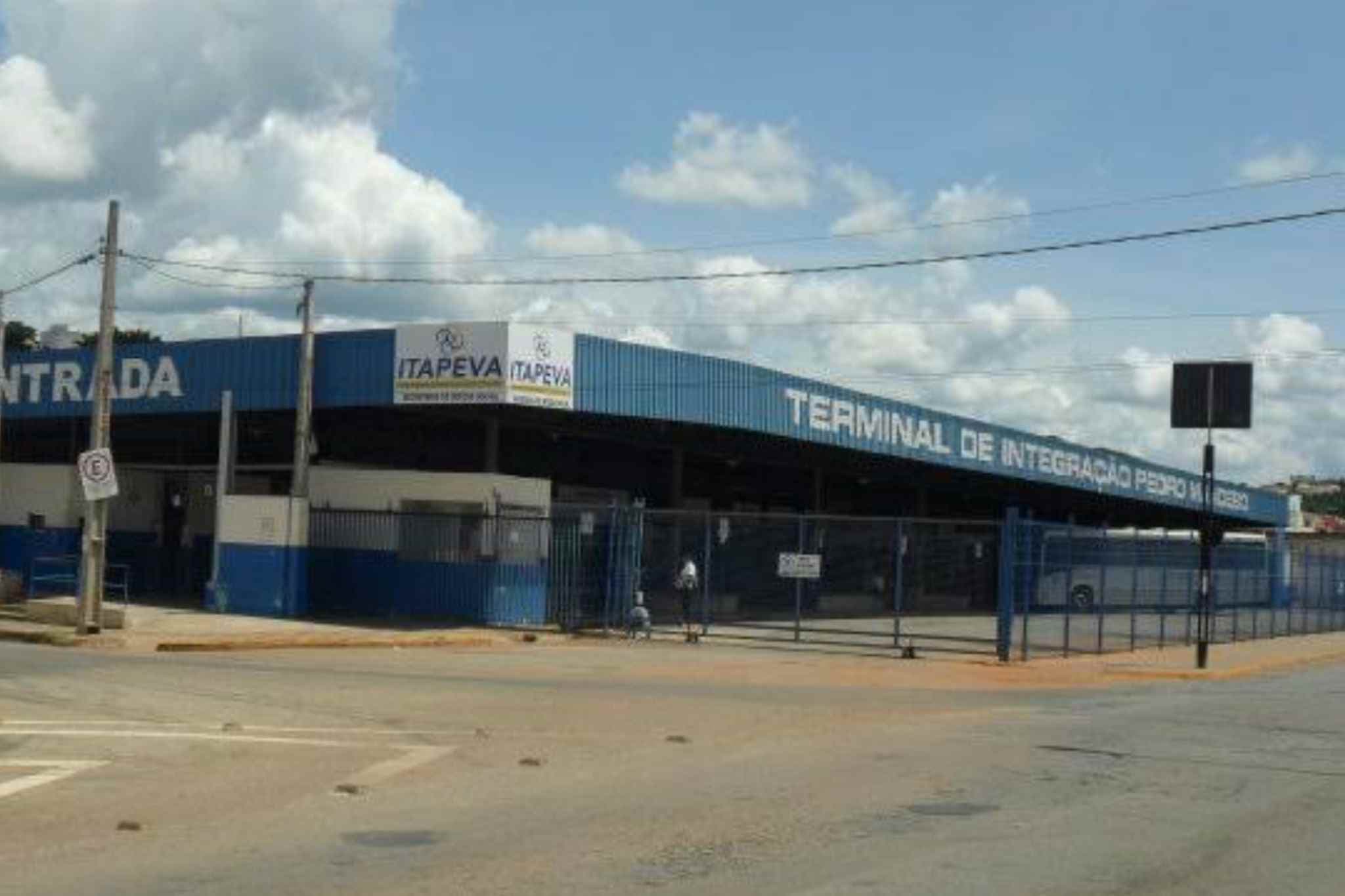 Homem é detido por importunação sexual contra adolescente em ônibus no Terminal Urbano