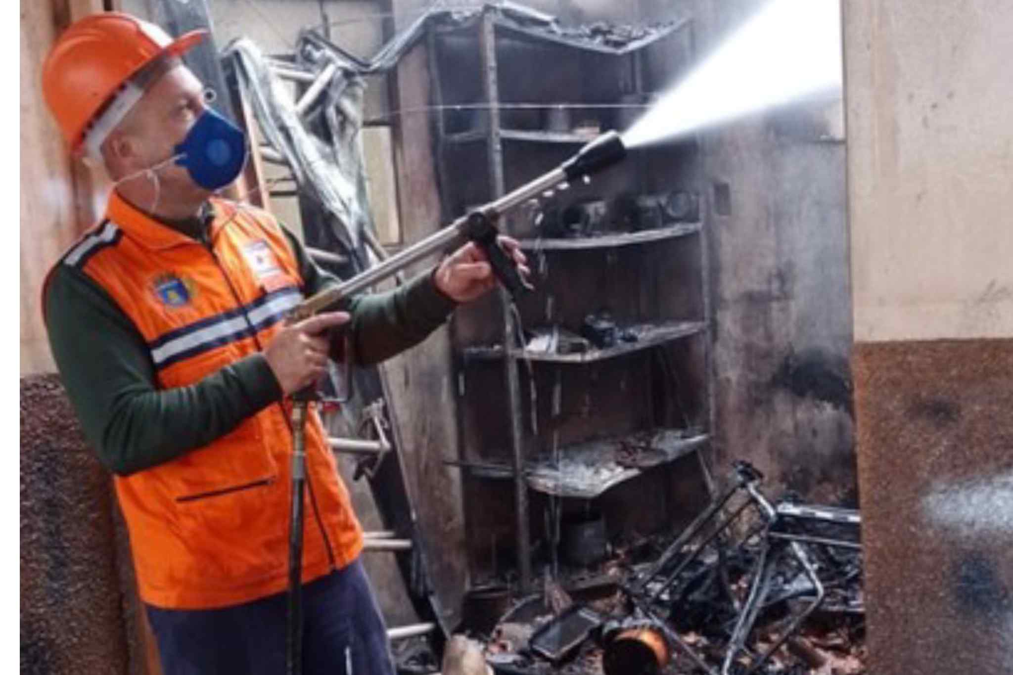 Curto-circuito provoca incêndio e interdição de comércio na zona rural de Ribeirão Branco