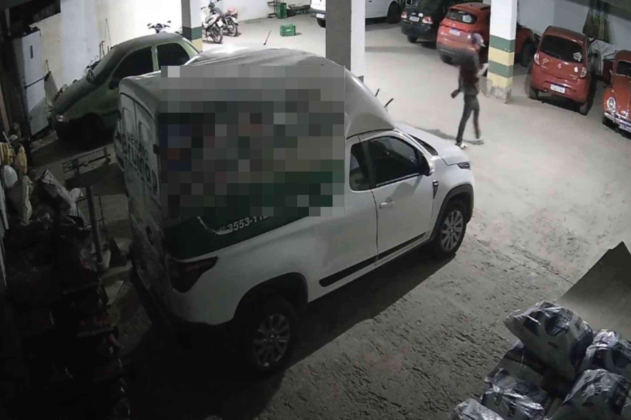 Homem furta Fusca, devolve veículo e depois rouba motocicleta em supermercado de Ribeirão Branco