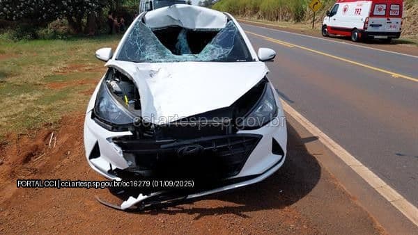 Pedestre morre após ser atropelado na SP-255 em Itaí