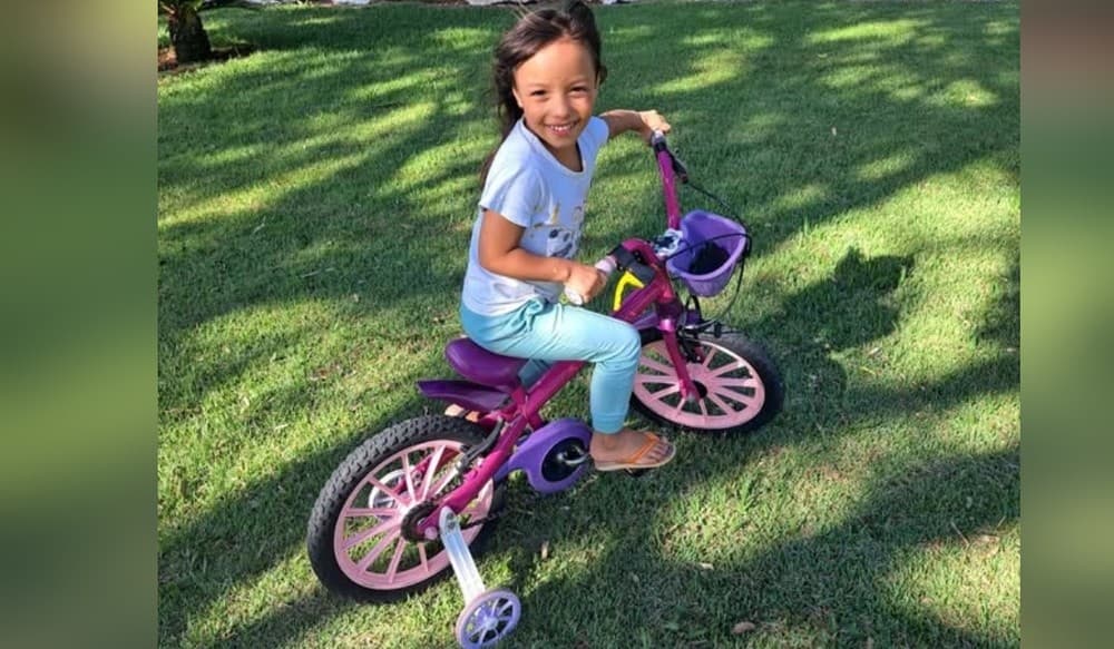 Mãe e padrasto confessam assassinato de menina de cinco anos em Itapetininga (SP); corpo foi concretado no quintal da casa