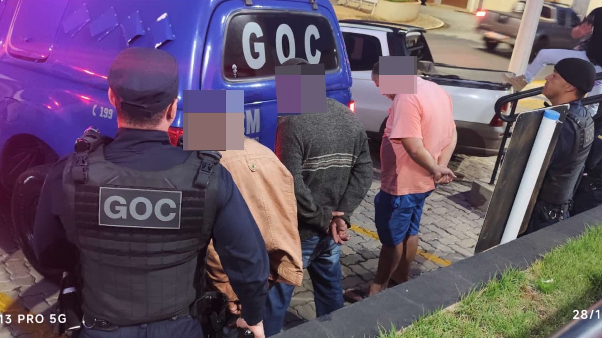ITARARÉ: GCM PRENDE DOIS HOMENS POR TRÁFICO DE DROGAS E UM POR PORTE ILEGAL DE MUNIÇÃO