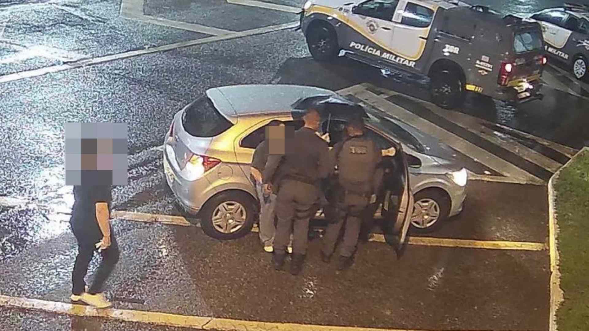 POLICIAMENTO RODOVIÁRIO AUXILIA PARTO EM FRENTE À BASE DE ITAPETININGA