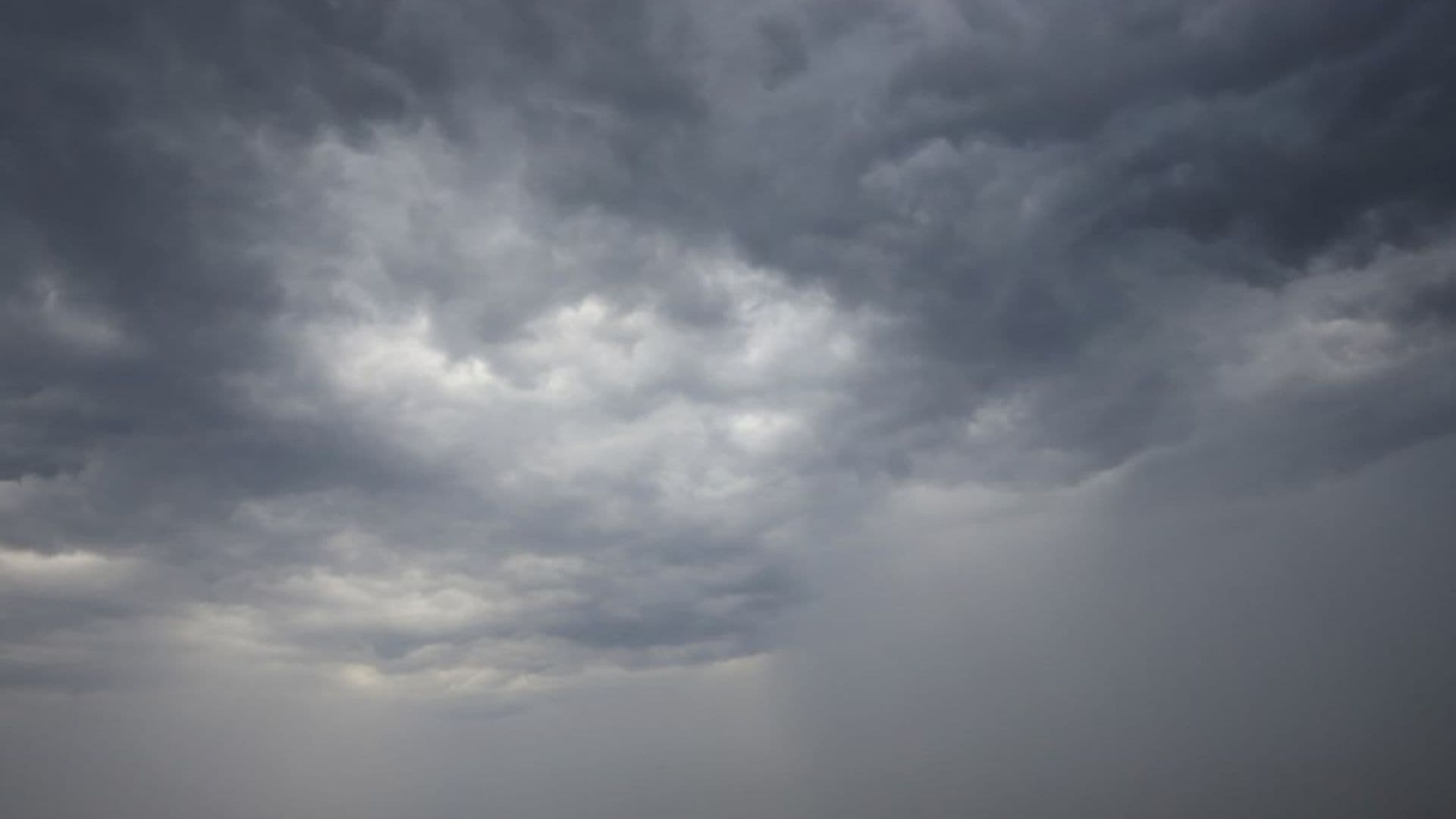 Defesa Civil emite alerta para frente fria com risco de tempestade em Itapeva e região