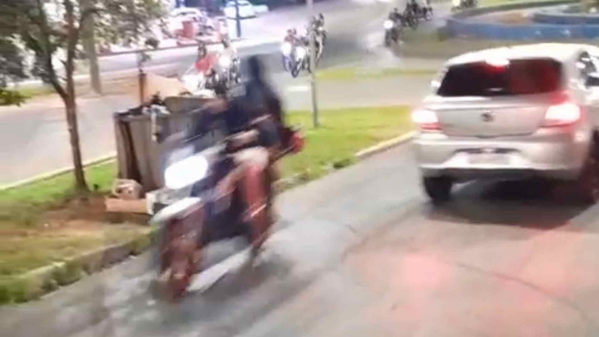 Arruaça, excesso de barulho e infrações de trânsito marcam a madrugada de Natal em Itapeva/SP