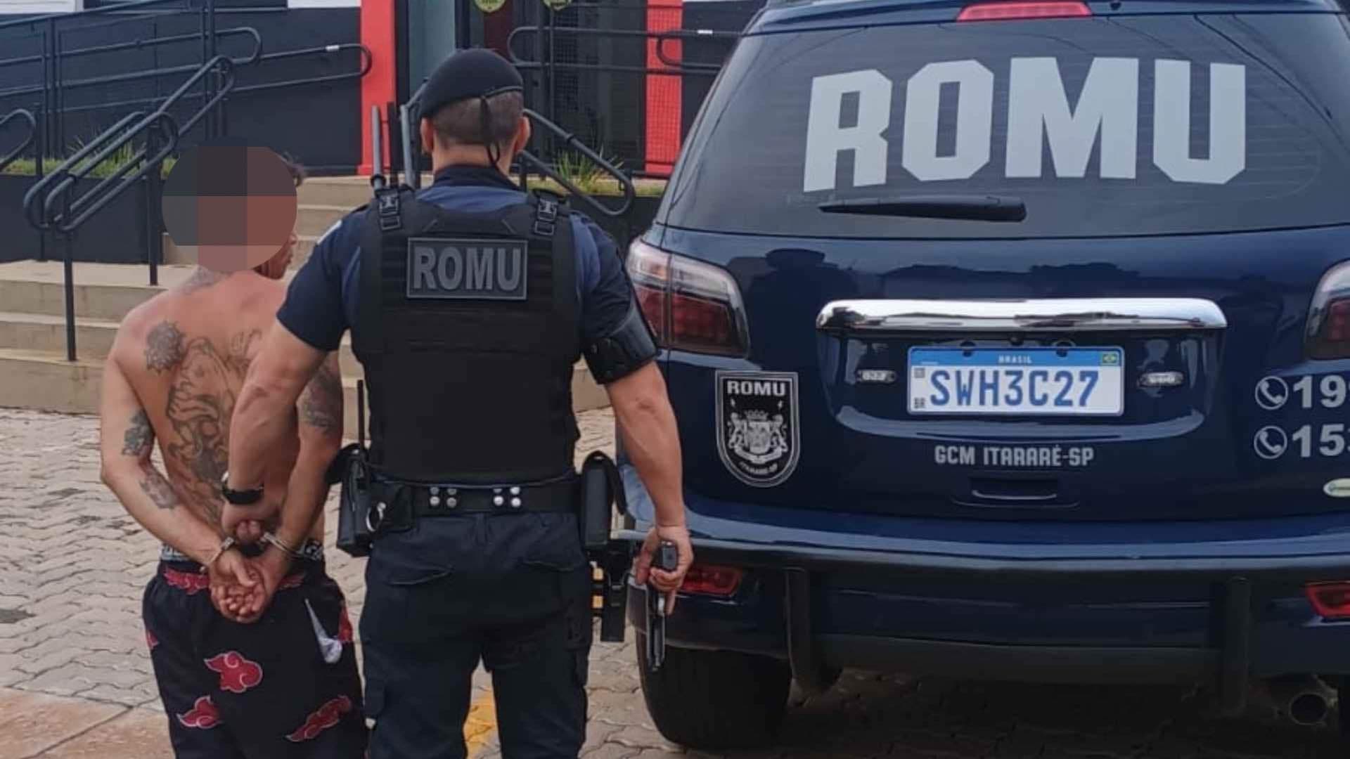 ROMU de Itararé prende homem por tráfico de drogas em bar alvo de denúncias
