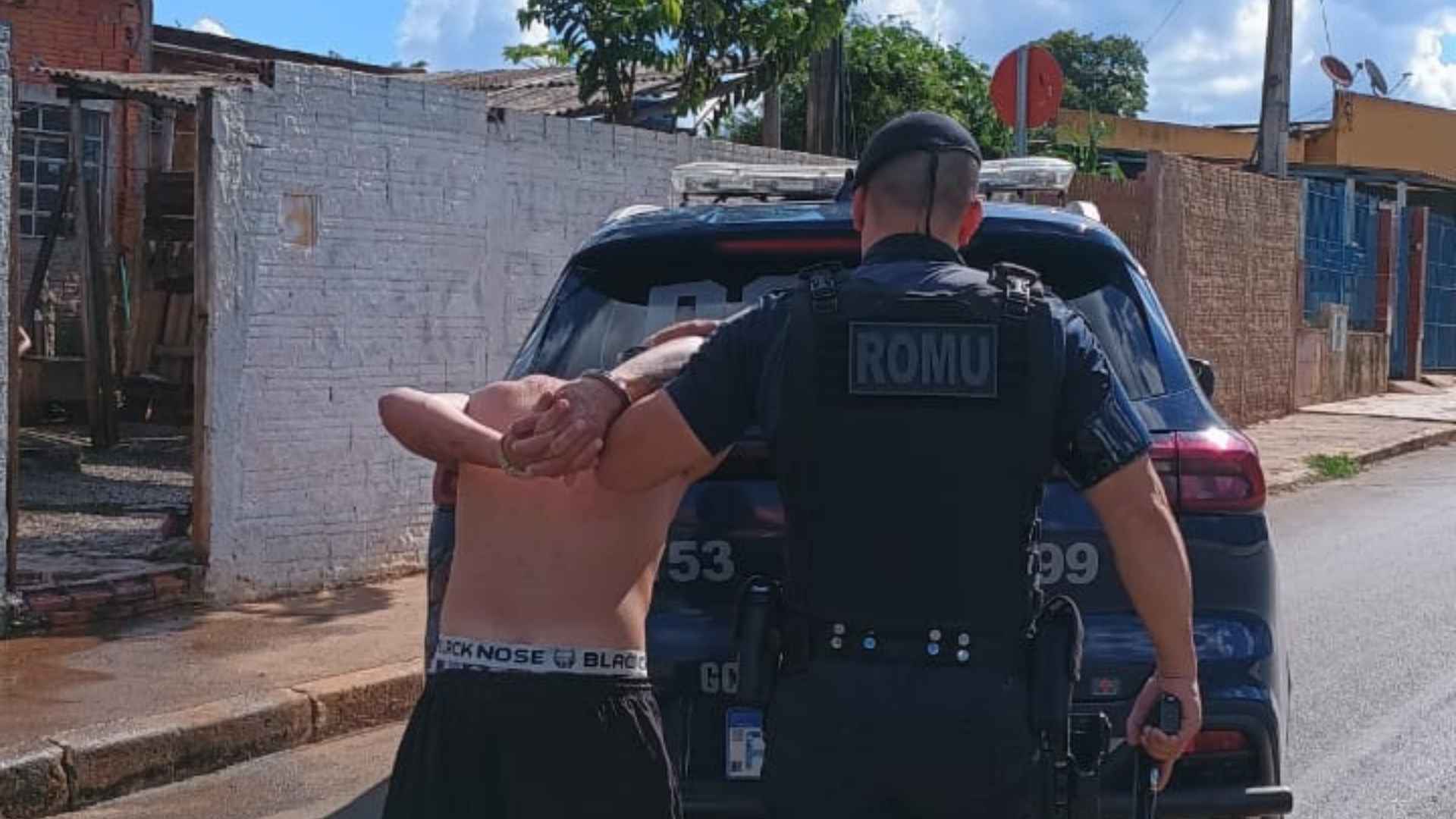 ROMU captura foragido da Justiça no bairro Santa Terezinha, em Itararé