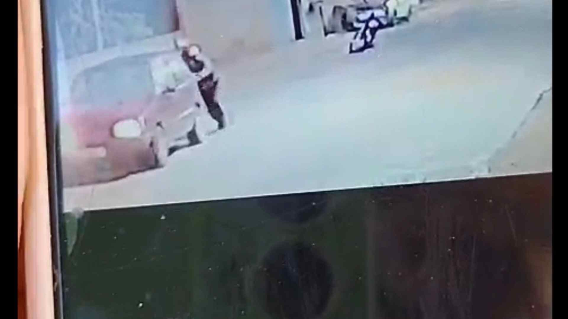 Carro é furtado durante a noite na região central de Itapeva; câmeras flagraram ação