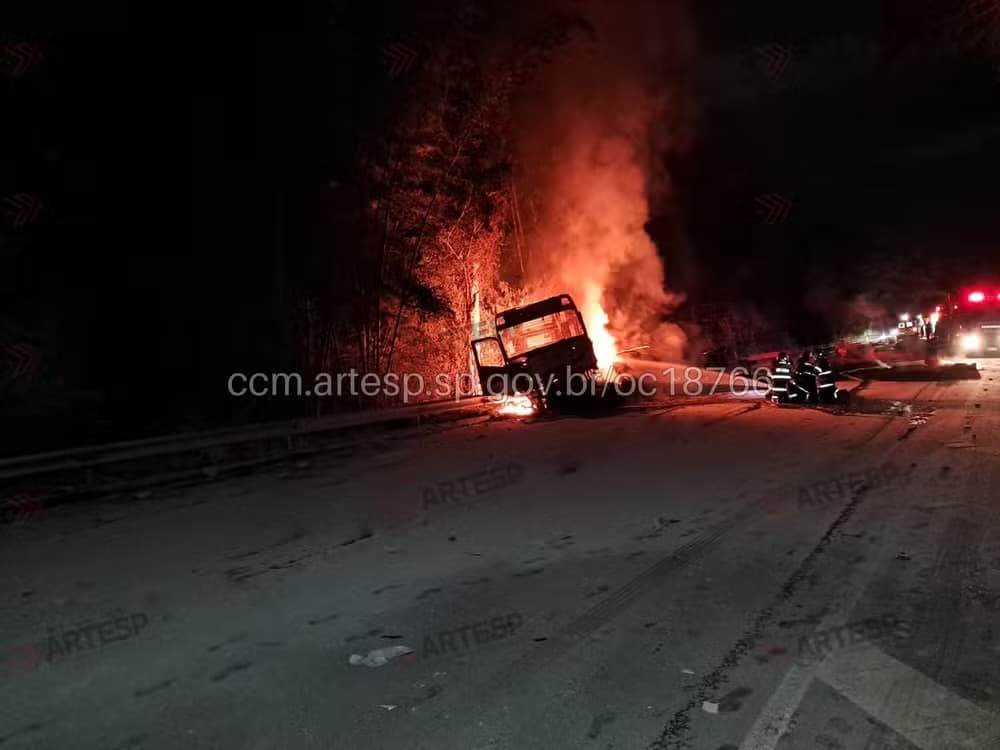 Acidente com múltiplos veículos deixa um morto e dois feridos na Raposo Tavares, em Paranapanema