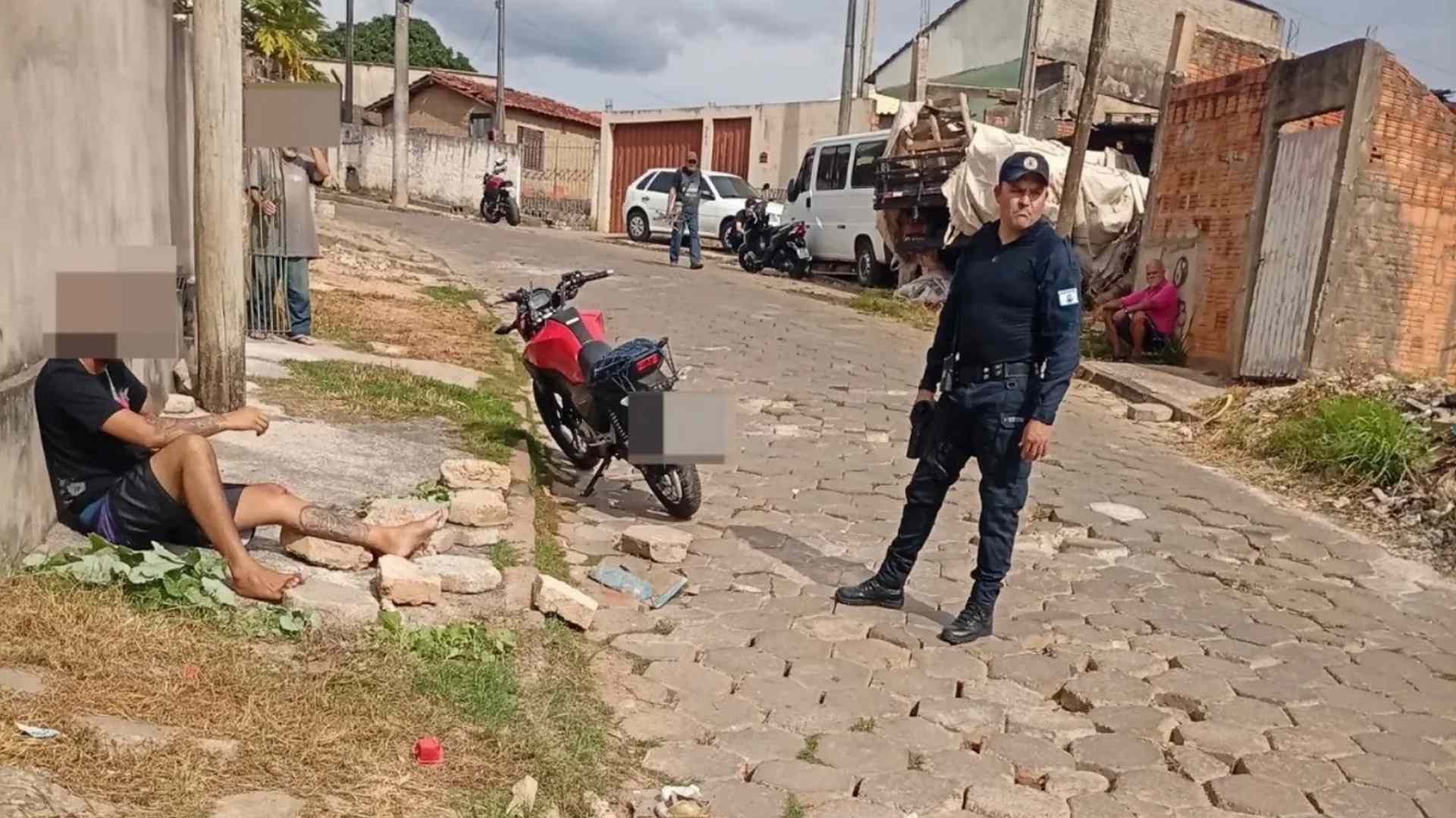 Motociclista é detido por desobediência e direção perigosa após fuga de abordagem