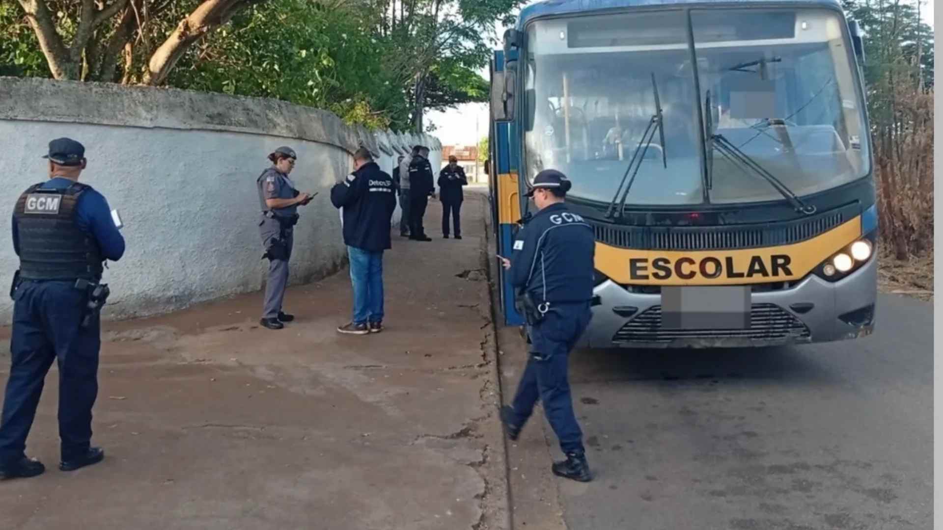 Operação conjunta fiscaliza transporte escolar em Itapeva