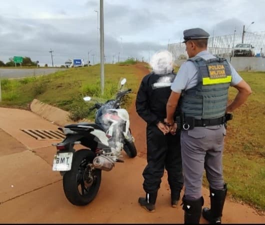 Policiamento Rodoviário prende motociclista por adulteração de placa em Itapeva