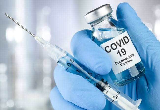 Vacina contra Covid tem relação direta com apenas 50 óbitos em 510 milhões de doses aplicadas no Brasil, revela Ministério da Saúde