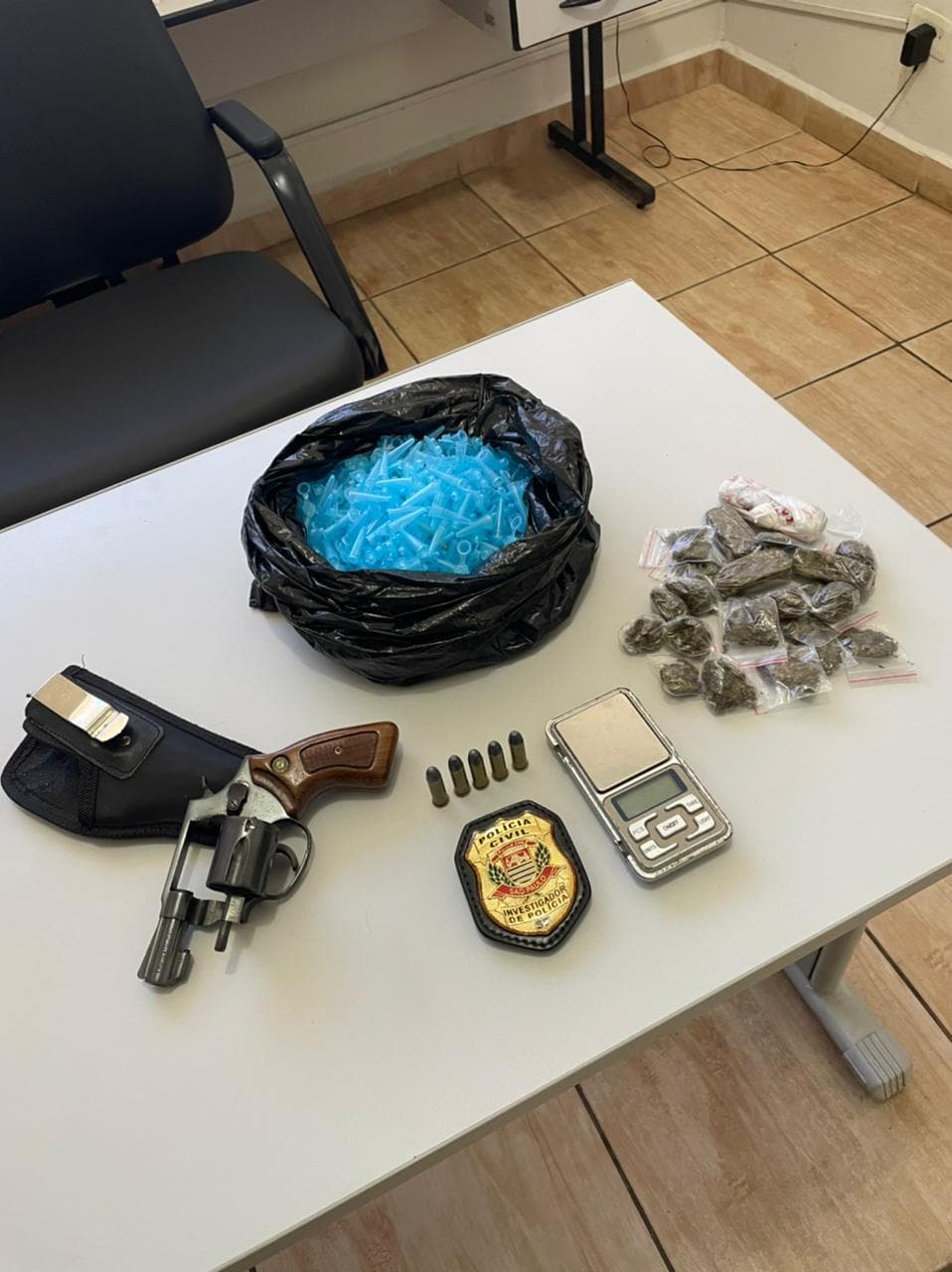 Investigação de homicídio resulta em apreensão de arma, drogas e munição pela DIG no bairro Amarela Velha, Itapeva/SP