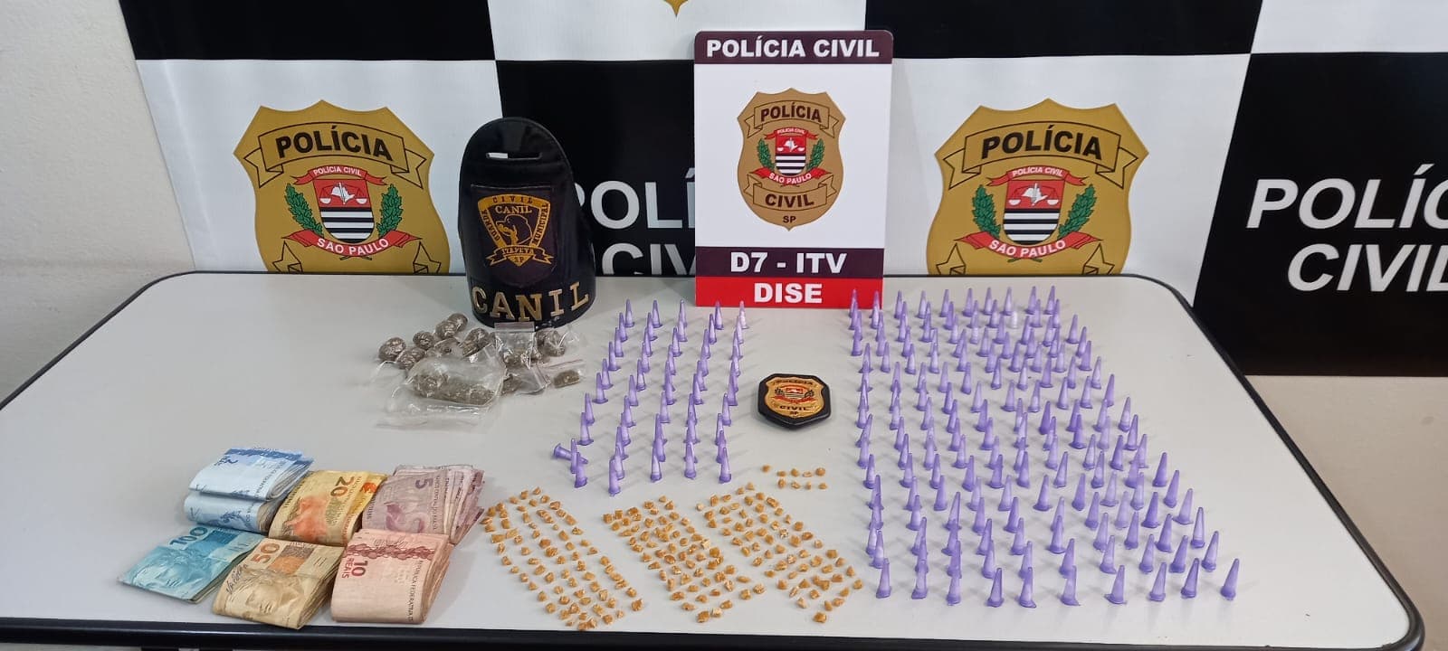 Após tentar fugir por telhados e quintais, traficante é preso e drogas são apreendidas pela DISE e GCM na Vila Mariana, Itapeva/SP