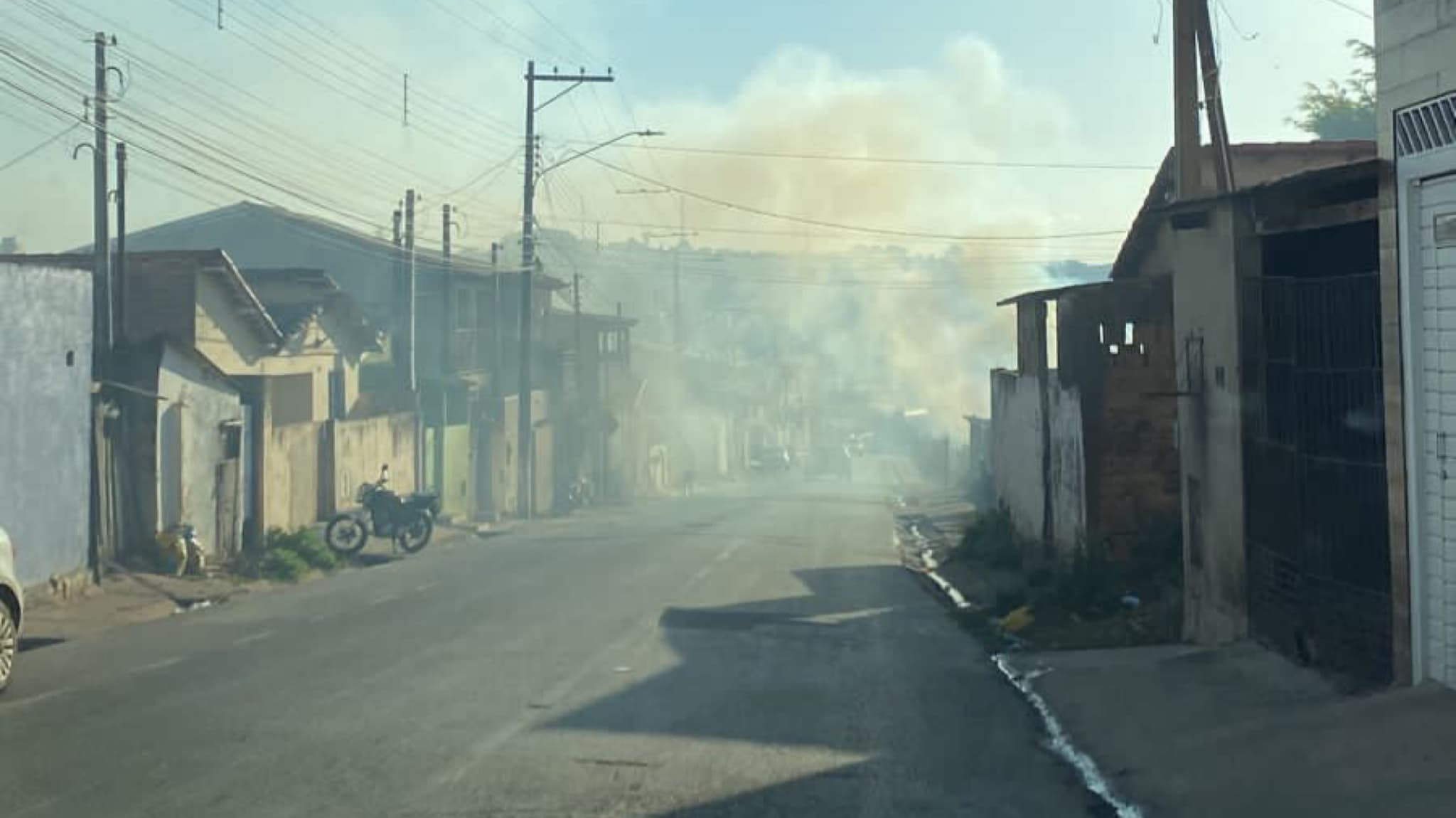 Incêndio criminoso ao lado da escola ACDC da Igreja Presbiteriana causa indignação nos moradores do bairro São Benedito, em Itapeva/SP