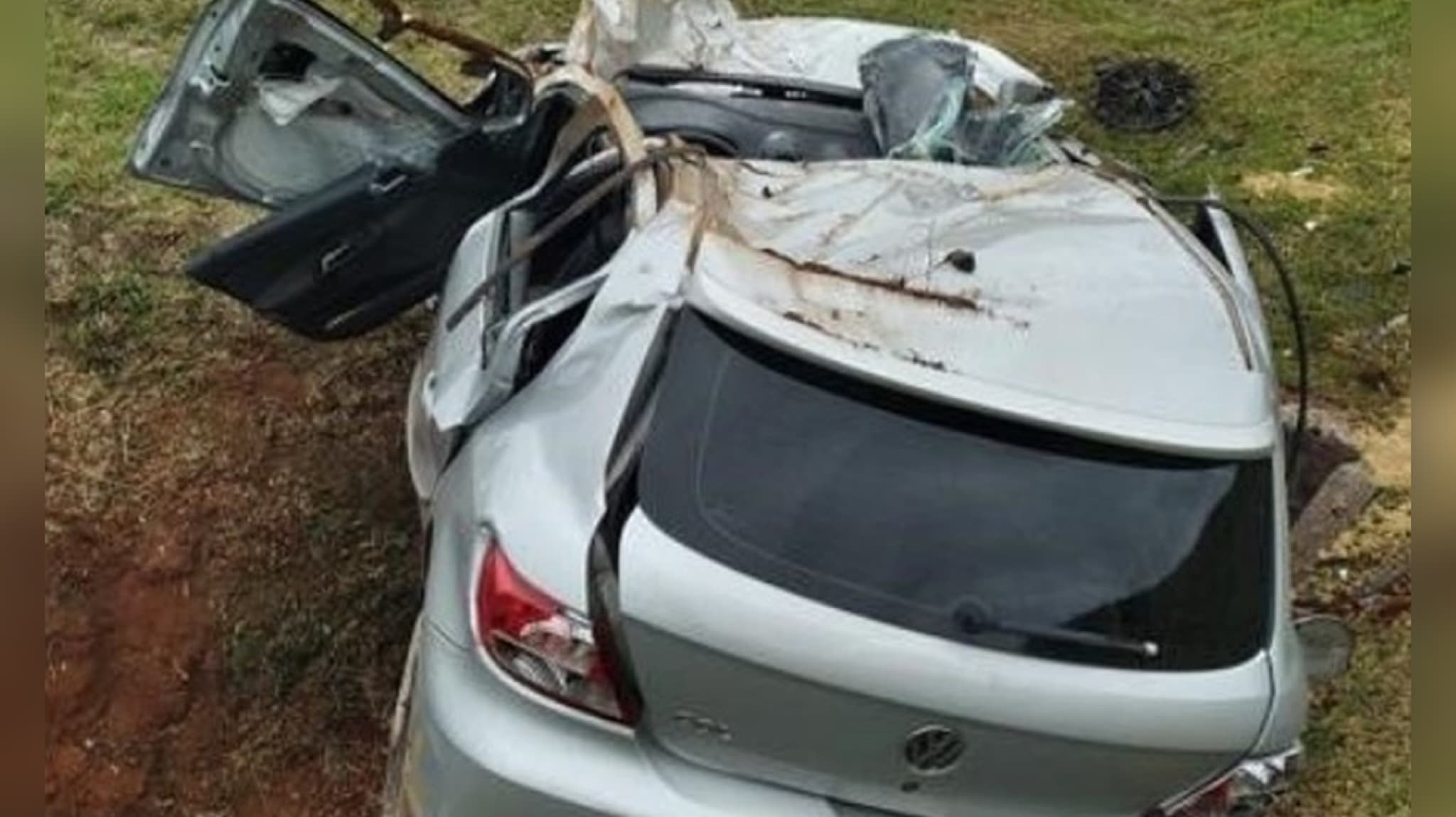Motorista morre após perder controle da direção e carro cair em ribanceira em rodovia de Itararé