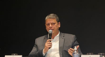 Gestão Tarcísio Determina que Diretores Assistam às Aulas dos Professores e Façam Relatórios para Avaliação Pedagógica