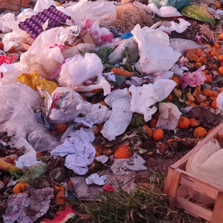 Flagrante de Poluição Ambiental Próximo a Escola Estadual no Parque Cimentolândia