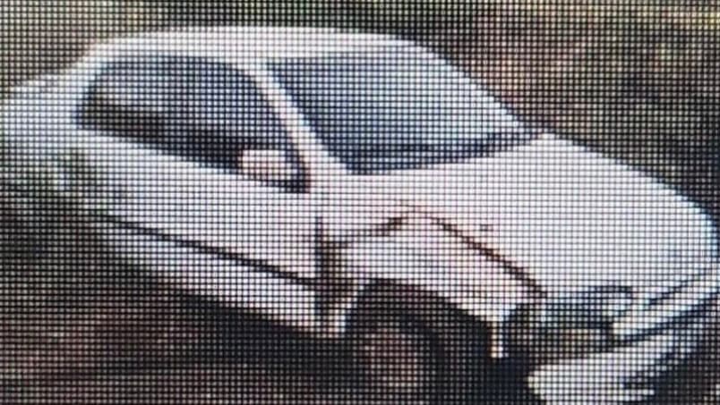 Veículo atinge barranco e deixa um homem ferido