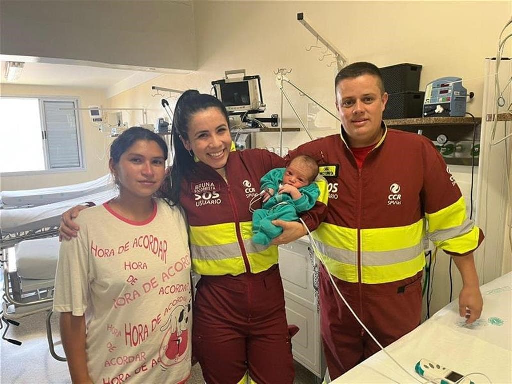 Equipe de resgate da CCR SPVias salva bebê engasgado na Castello Branco em Iaras/SP