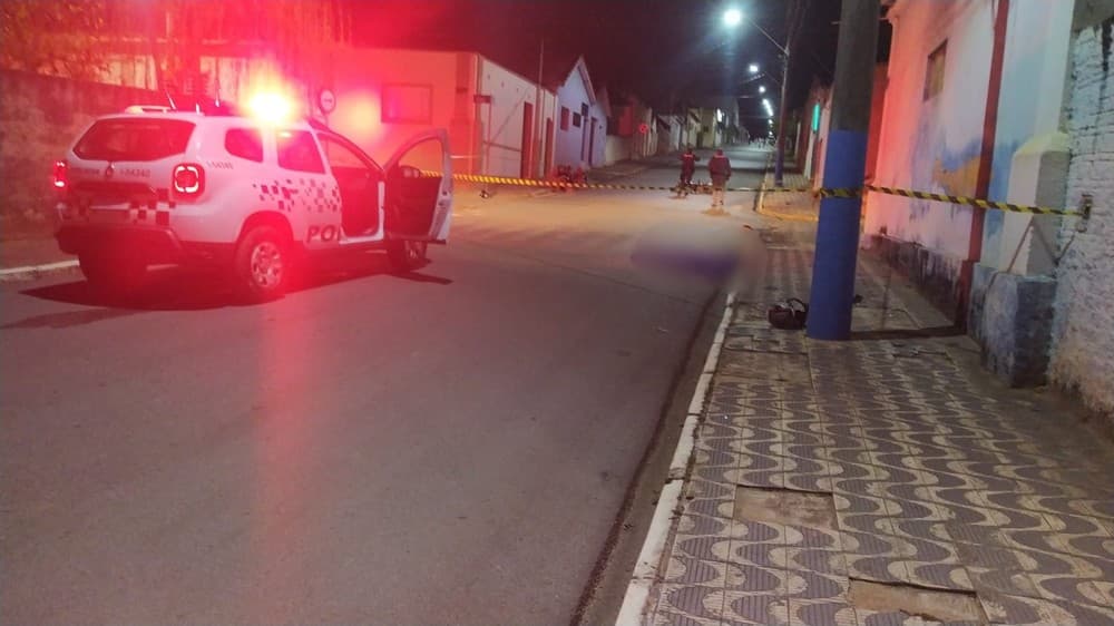 Homem e menina de 10 Anos morrem em acidente de moto