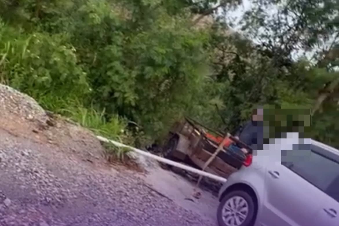 Crime Ambiental!!! Morador do Jardim Europa flagra despejo ilegal de lixo e entulho em terreno