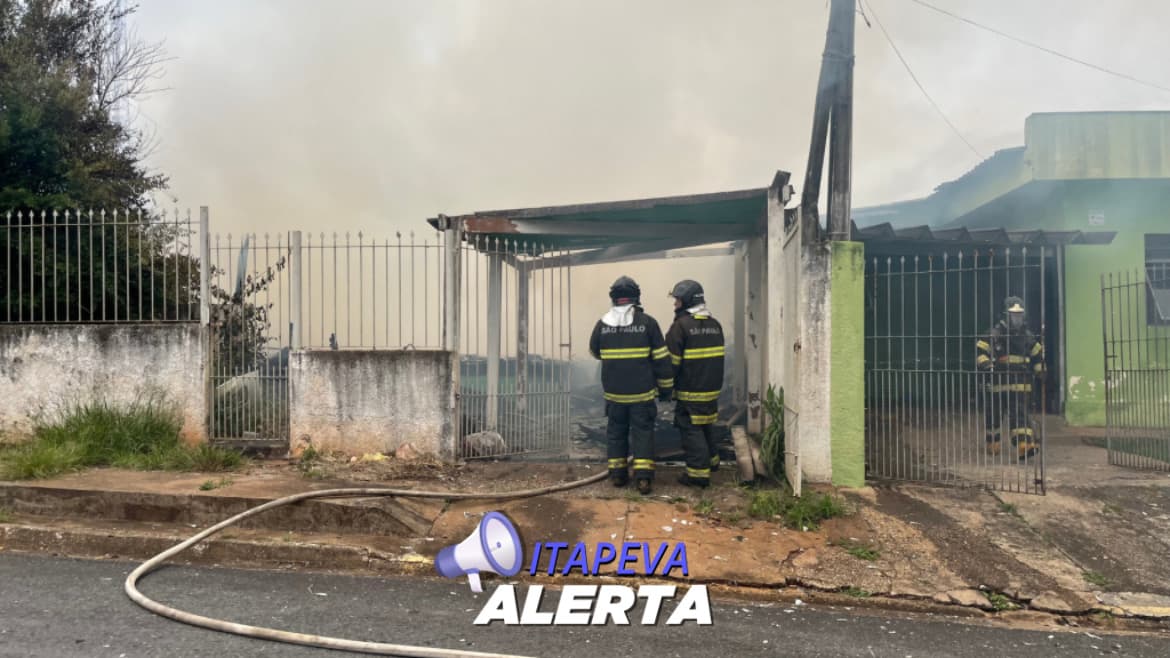Incêndio de Grandes Proporções Devasta Residência no Jardim Maringá