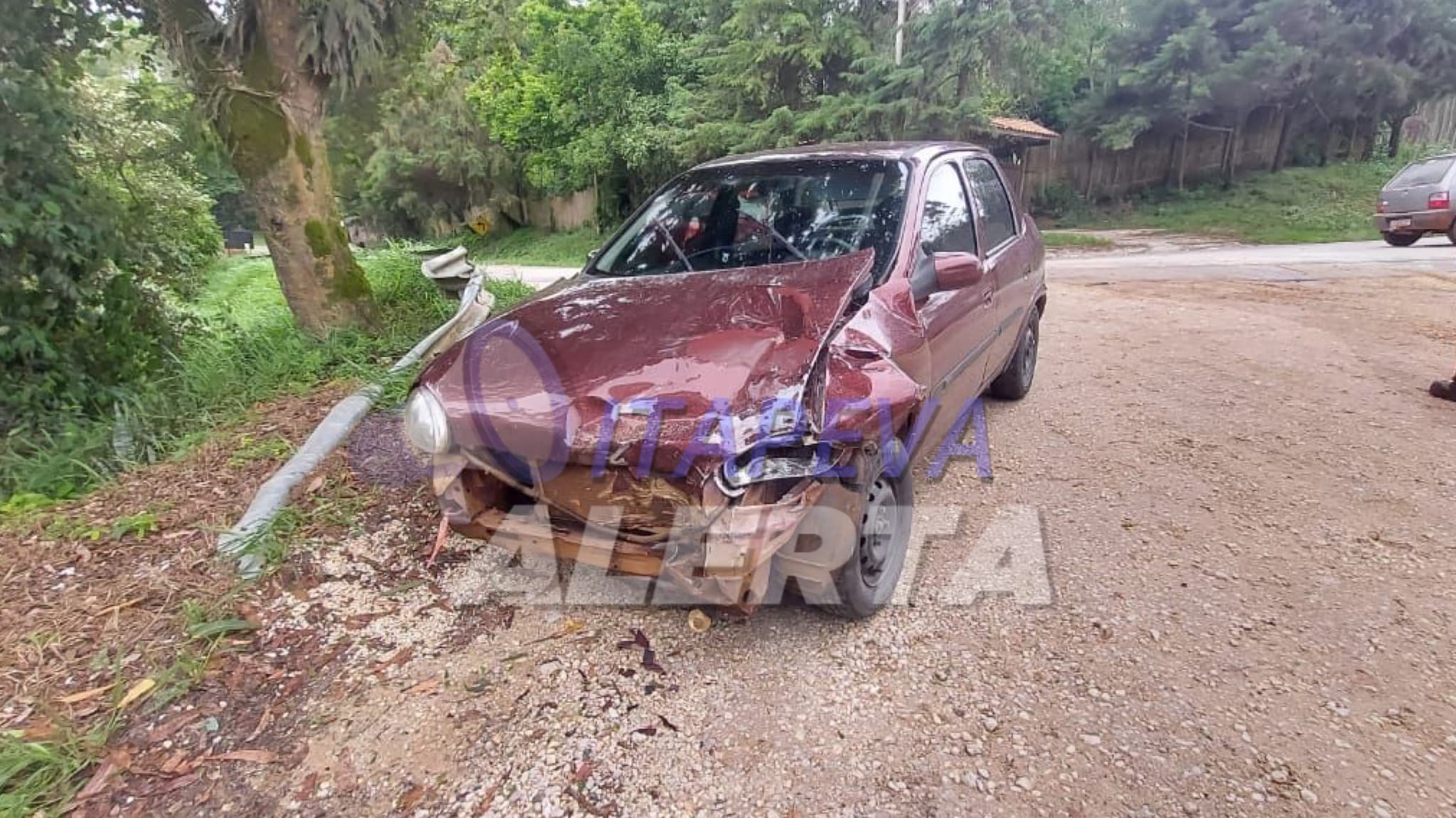 Acidente nas “Sete Curvas”, colisão entre dois veículos deixa uma senhora ferida