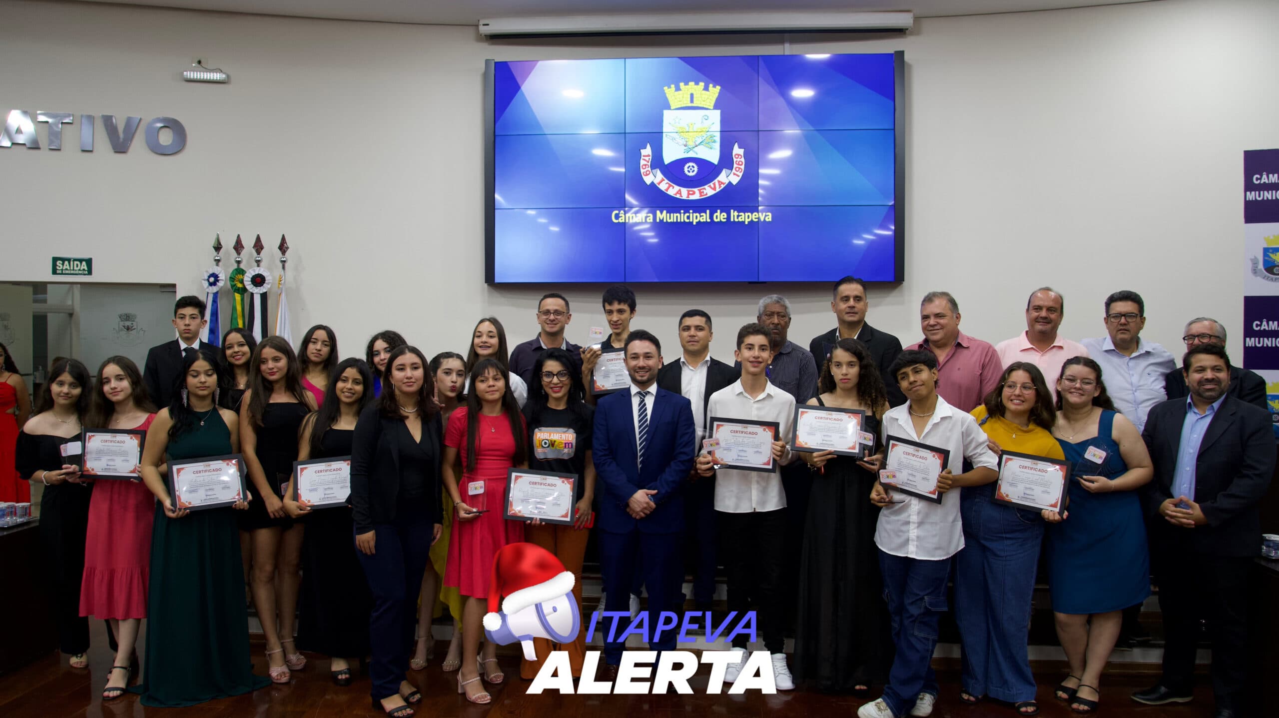 Parlamento jovem de Itapeva celebra formatura com participação ativa de estudantes na Câmara Municipal