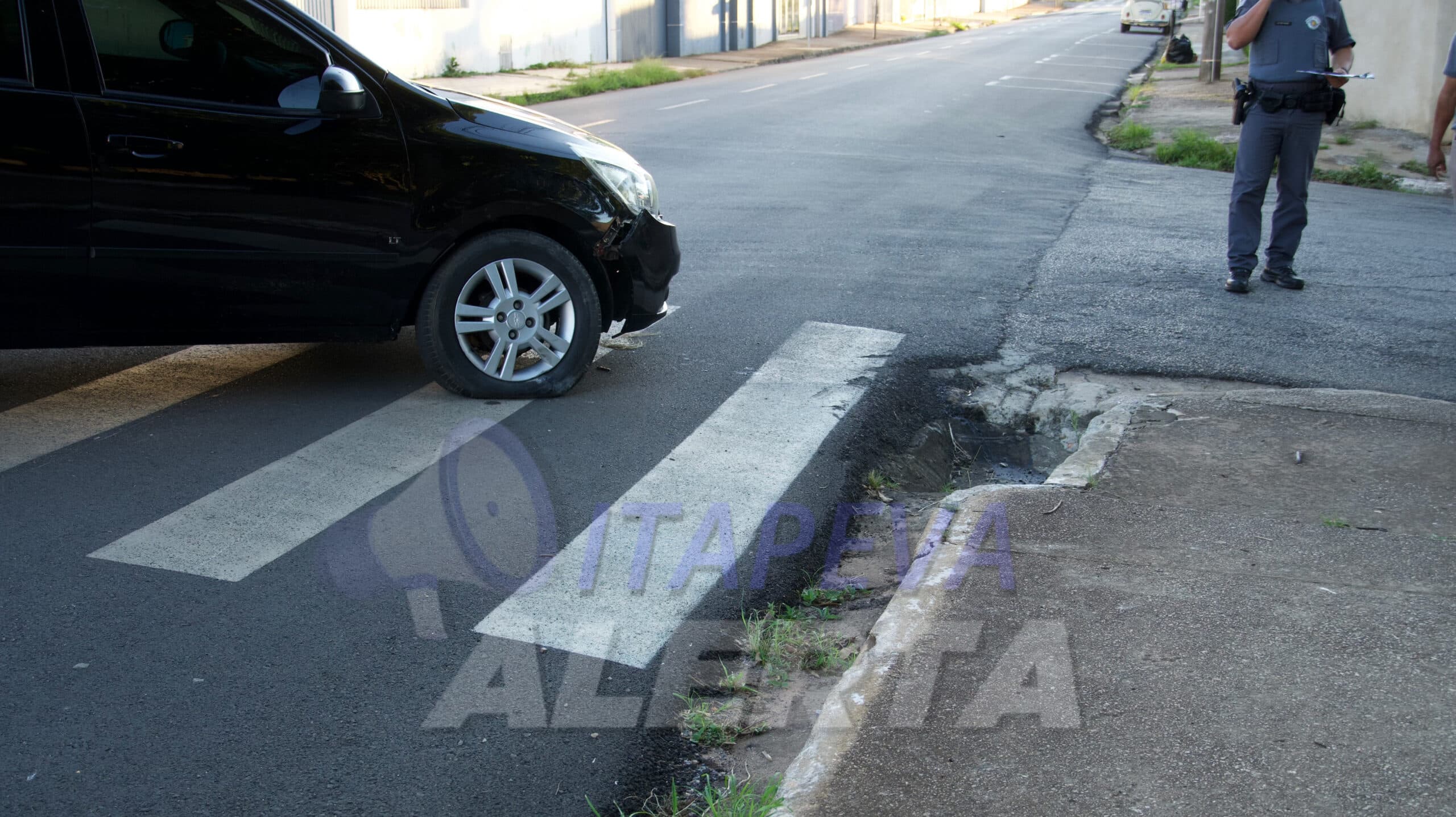 Serviço mal feito da prefeitura danifica vários veículos na rua Alberto Vilhena Júnior, Itapeva/SP