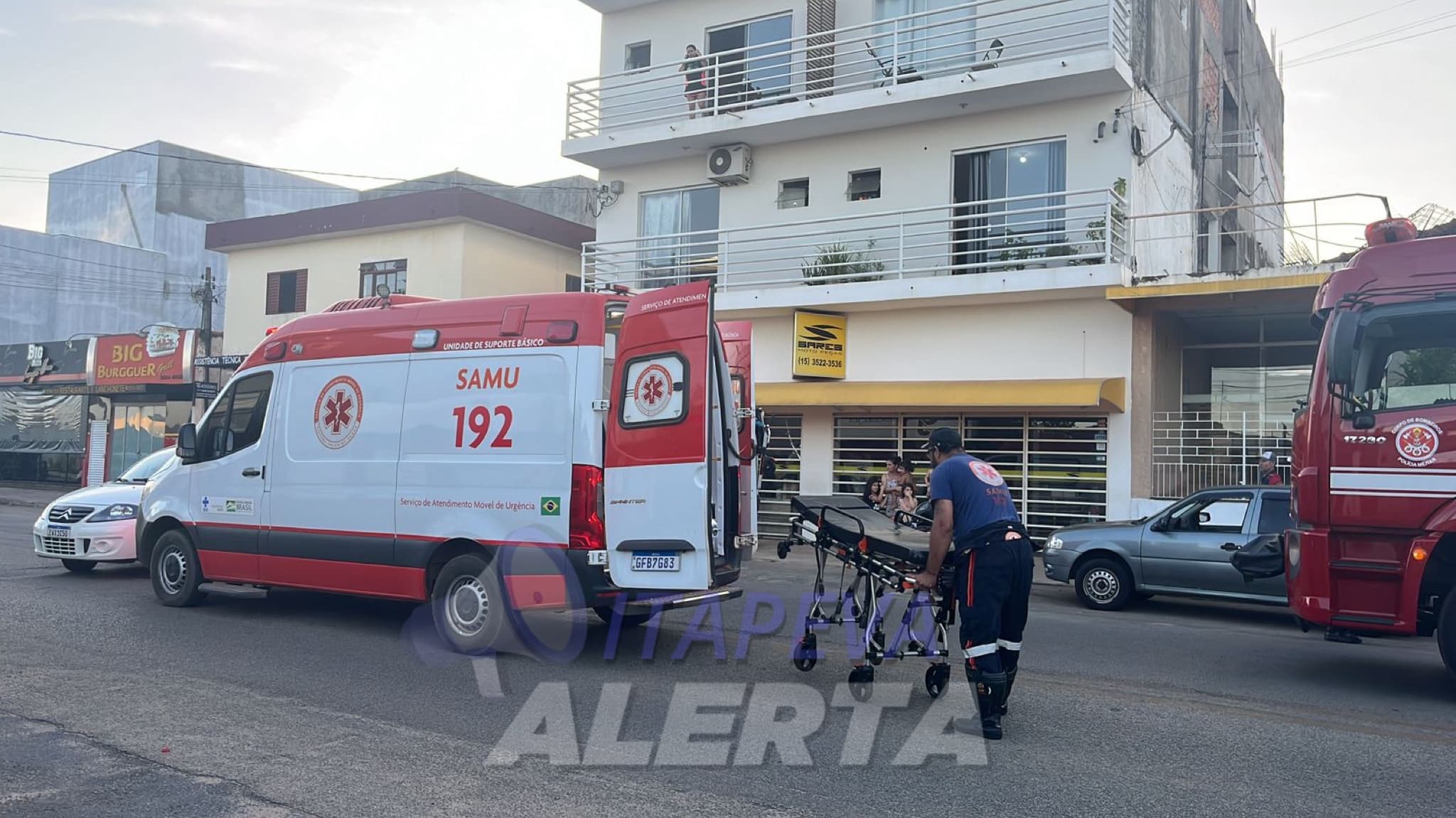 Conversão irregular de veículo deixa motociclista ferido