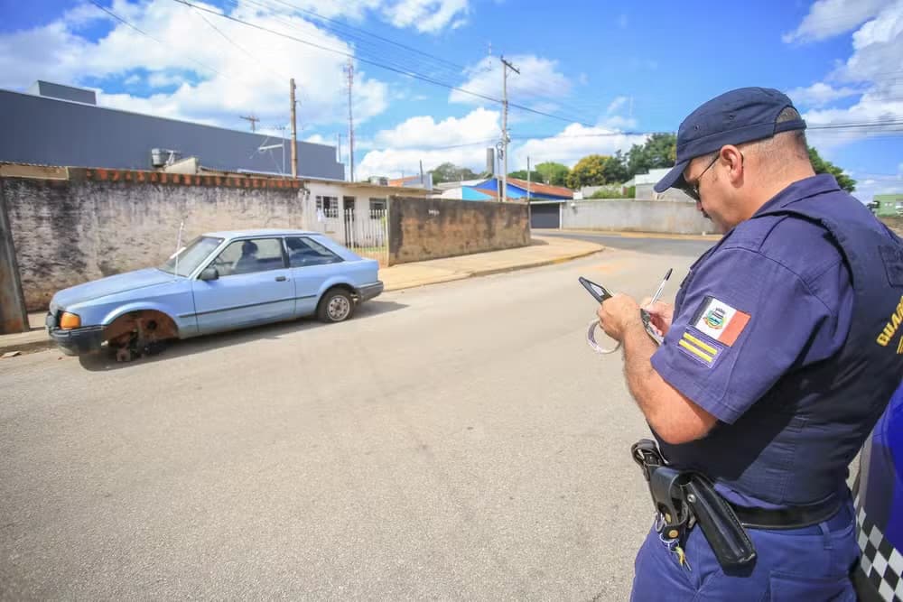 Prefeitura de Itararé Inicia Operação para Remoção de Veículos Abandonados em Vias Públicas