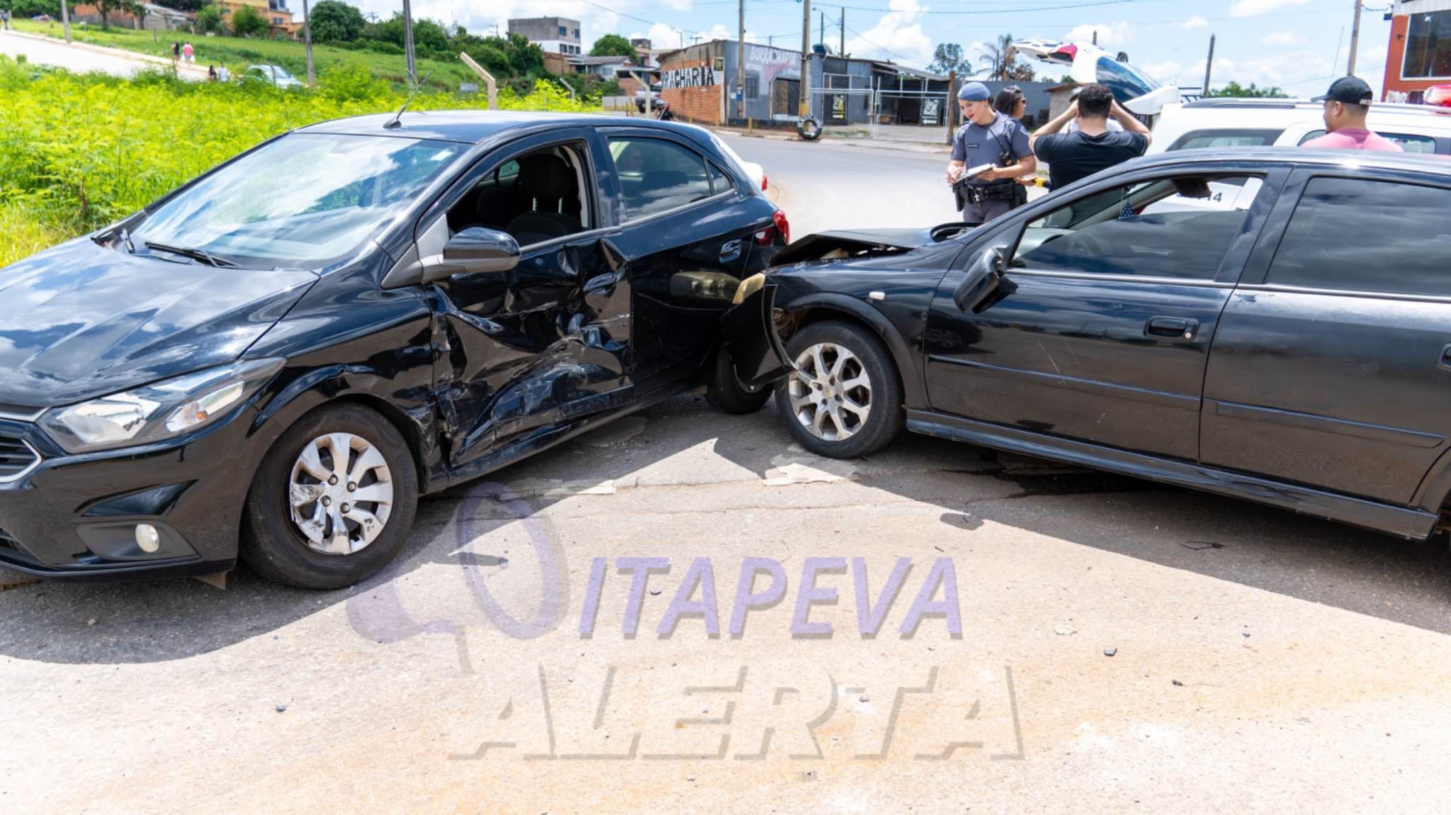 Acidente na Avenida José Ermírio de Moraes deixa mulher ferida em Itapeva/SP