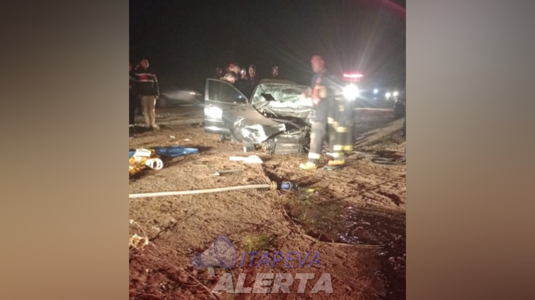 Acidente na SP-189 em Buri deixa cinco pessoas feridas em colisão entre carro e caminhão